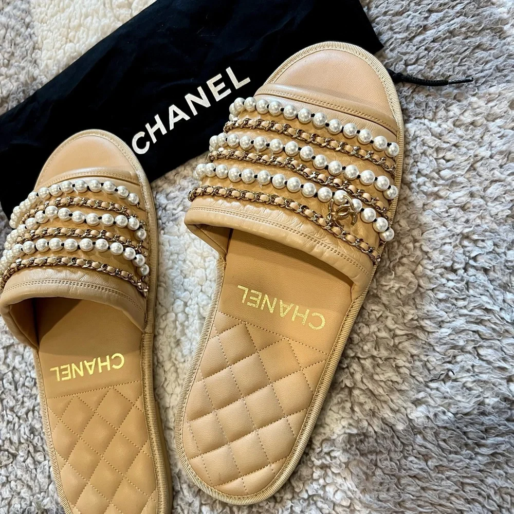 Chanel 20P Beige Pearl Chain Slipper CC Logo Slip On Mule Flats